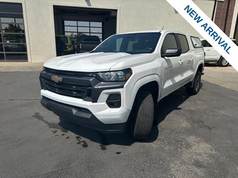 Used 2023 Chevrolet Colorado LT w/ LT Convenience Package II AWD/4WD image 3