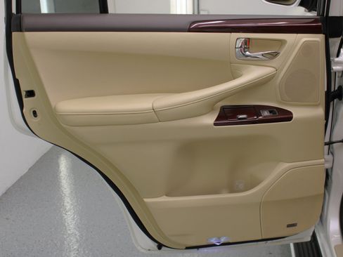 Used 2014 Lexus LX 570 4WD image 38