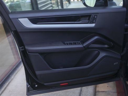 Certified 2024 Porsche Cayenne image 31