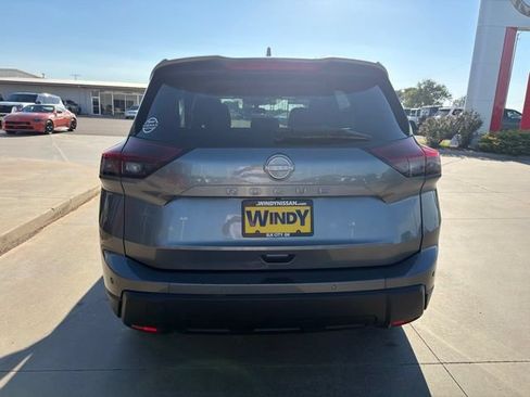 Used 2025 Nissan Rogue SV FWD image 6