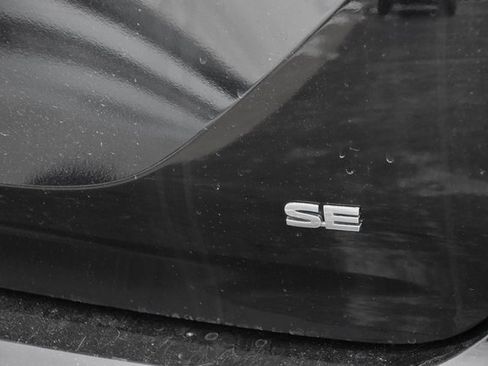 Used 2024 Mitsubishi Outlander SE image 27