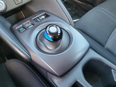 Used 2023 Nissan Leaf S image 13