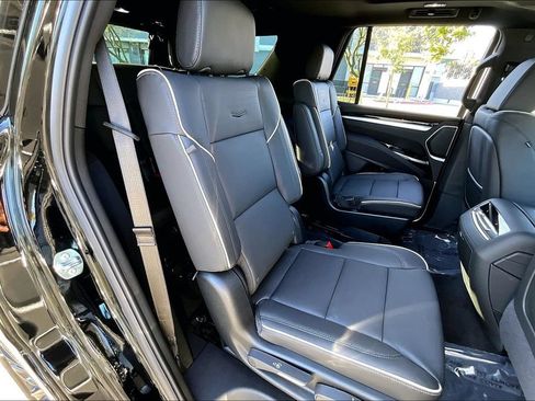 New 2026 Cadillac Escalade Sport w/ LPO, ONYX Package AWD/4WD image 32