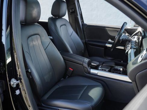 Used 2022 Mercedes-Benz GLB 250 4MATIC w/ Premium Package Lite image 25