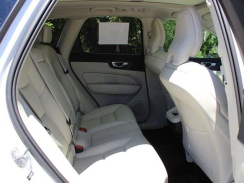 Certified 2024 Volvo XC60 B5 Core w/ Climate Package AWD/4WD image 19