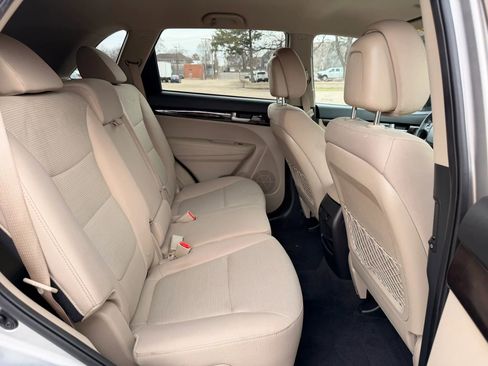 Used 2015 Kia Sorento LX image 17