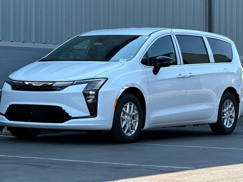 New 2027 Chrysler Pacifica Select FWD image 8