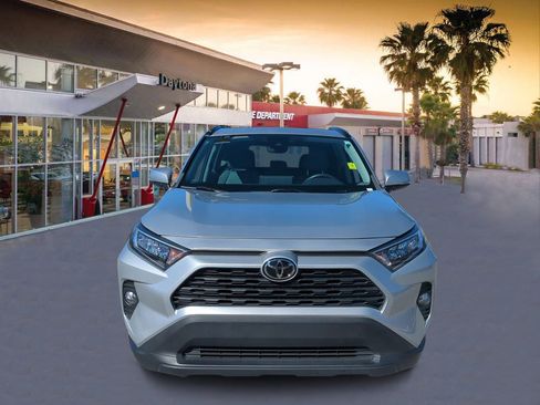 Used 2021 Toyota RAV4 XLE Premium image 8