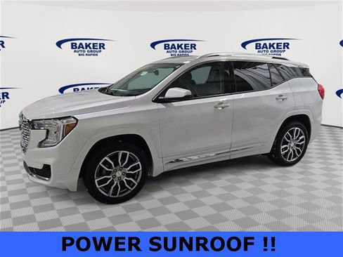 Used 2023 GMC Terrain Denali w/ Denali Premium Package image 3