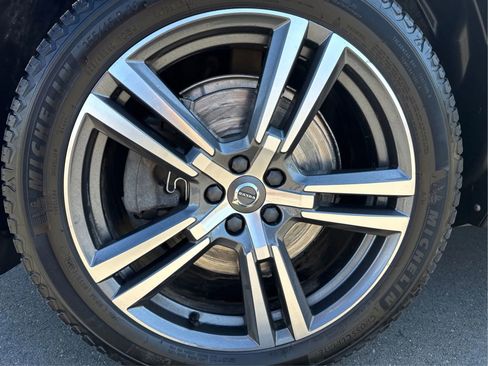 Used 2021 Volvo XC60 T6 Momentum image 25