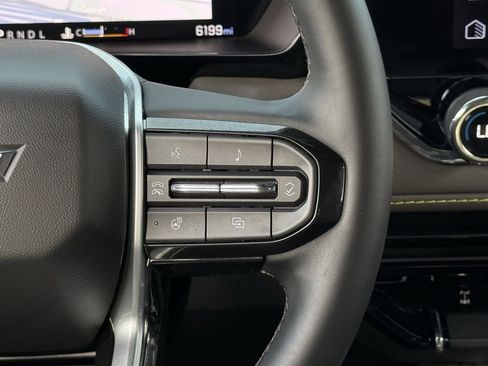 Used 2025 Chevrolet Colorado ZR2 w/ Technology Package AWD/4WD image 13