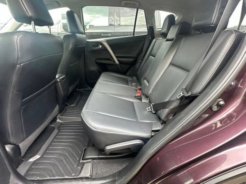 Used 2018 Toyota RAV4 XLE AWD/4WD image 9