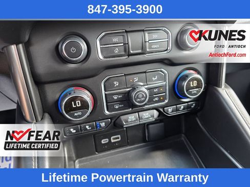 Used 2024 Chevrolet Suburban Premier AWD/4WD image 36