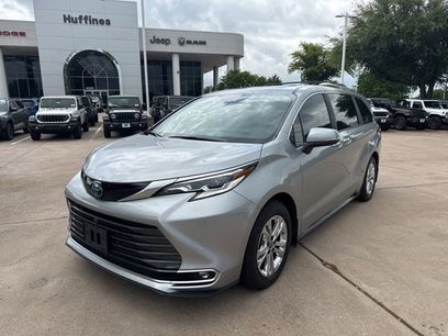 Used 2023 Toyota Sienna Platinum