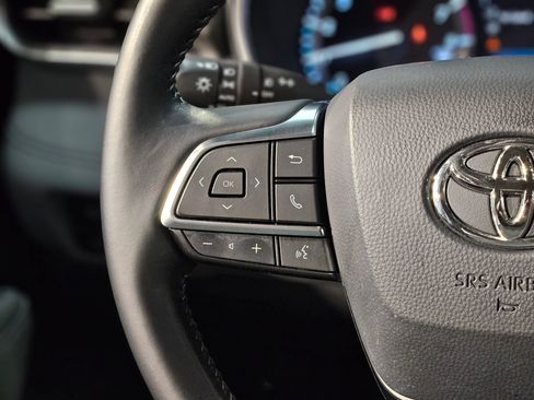 Used 2021 Toyota Highlander XLE image 28