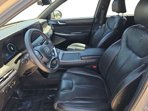 Used 2023 Hyundai Palisade Calligraphy image 9