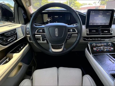 Used 2021 Lincoln Navigator Reserve w/ Luxury Package AWD/4WD image 7