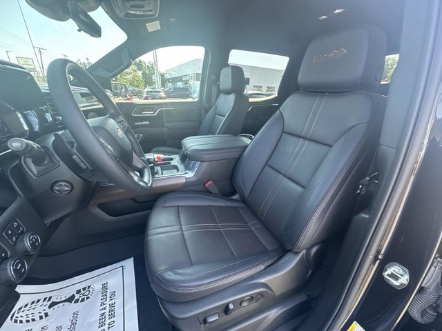 Used 2024 Chevrolet Silverado 1500 High Country w/ Technology Package AWD/4WD image 18