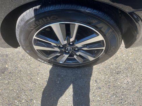 Used 2025 Nissan Versa SV FWD image 30