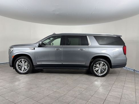 Used 2021 GMC Yukon XL SLT w/ SLT Luxury Plus Package AWD/4WD image 2