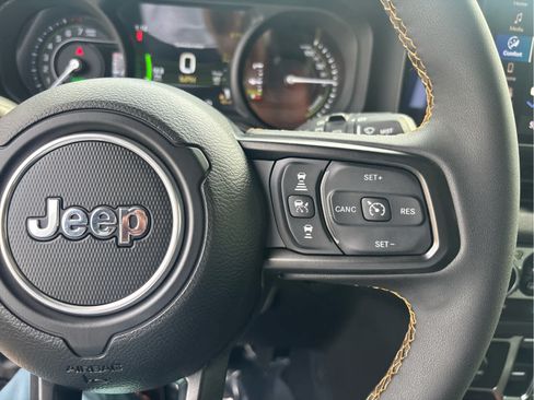 Used 2024 Jeep Wrangler Unlimited w/ Convenience Group AWD/4WD image 15