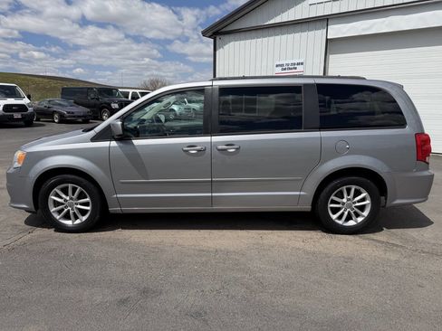 Used 2014 Dodge Grand Caravan SXT w/ UConnect Hands-Free Group FWD image 2