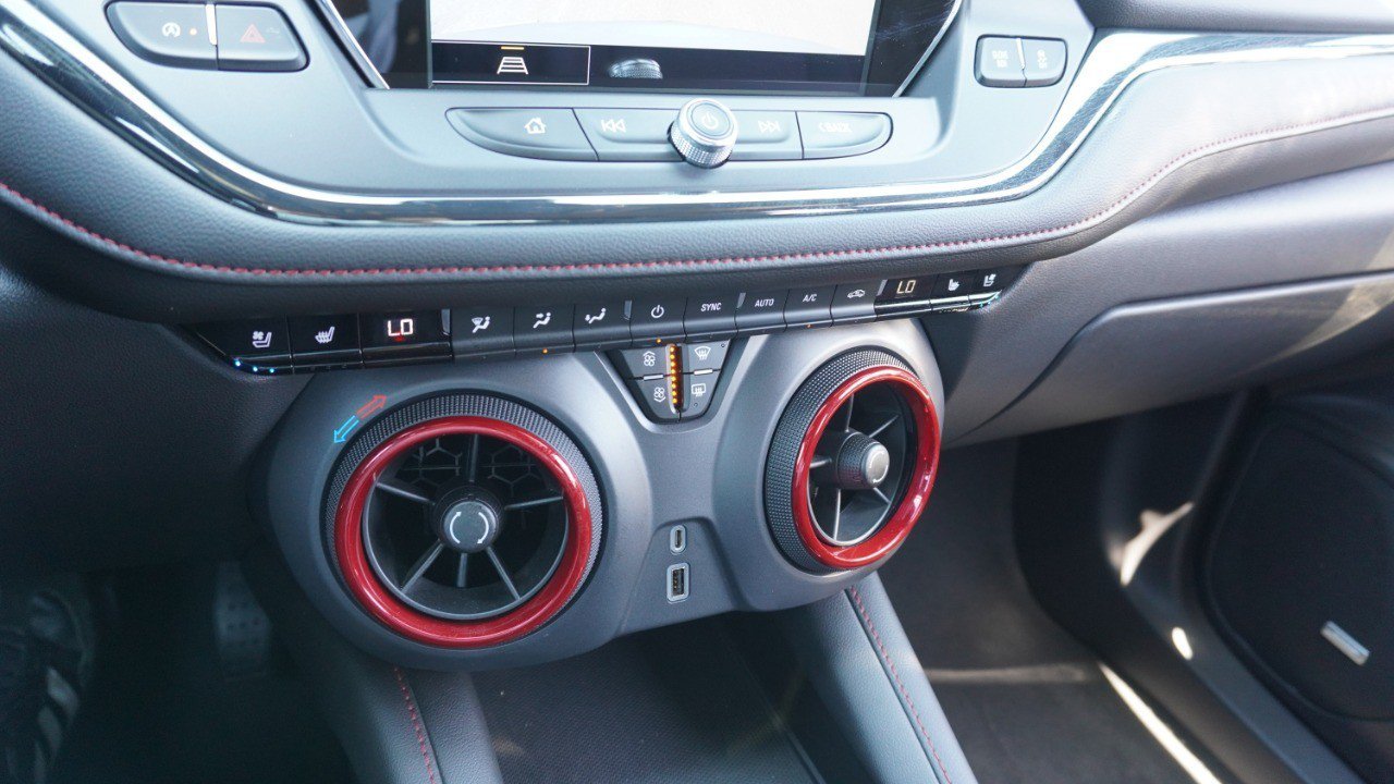 Used 2022 Chevrolet Blazer RS w/ Enhanced Convenience Package FWD image 18
