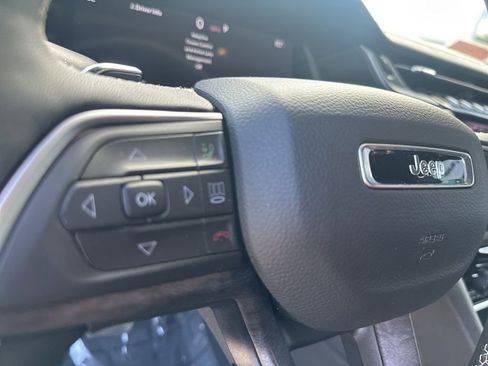 Used 2025 Jeep Grand Cherokee L Limited image 28