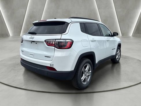 Used 2024 Jeep Compass Latitude AWD/4WD image 5