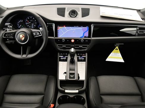 Certified 2026 Porsche Macan AWD/4WD image 24
