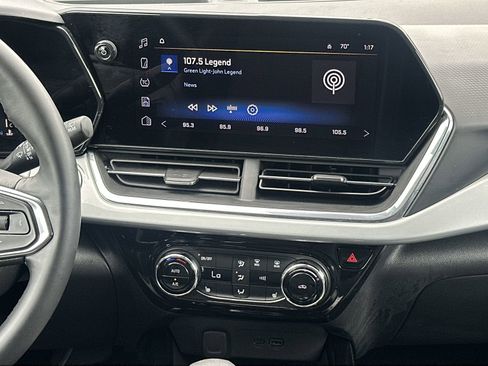 Used 2025 Chevrolet Trax LT w/ LT Convenience Package FWD image 25