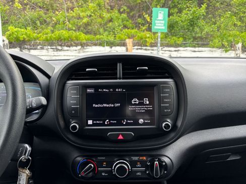 Used 2025 Kia Soul LX w/ LX Technology Package FWD image 21