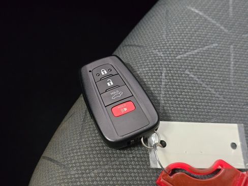 Certified 2022 Toyota RAV4 XLE w/ Convenience Package image 32