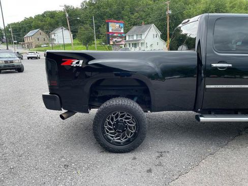 Used 2013 GMC Sierra 2500 Denali w/ Suspension Package, Off-Road AWD/4WD image 8