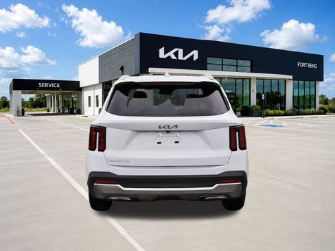 Used 2026 Kia Sorento S w/ S Panoramic Sunroof Package FWD image 6