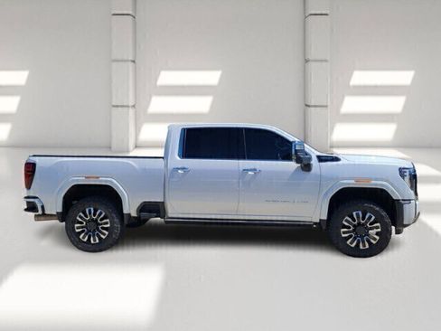 Used 2024 GMC Sierra 2500 Denali Ultimate AWD/4WD image 4