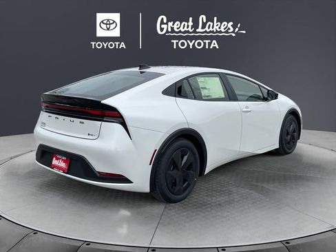 New 2026 Toyota Prius LE FWD image 5