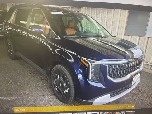 Used 2026 Kia Carnival EX image 2