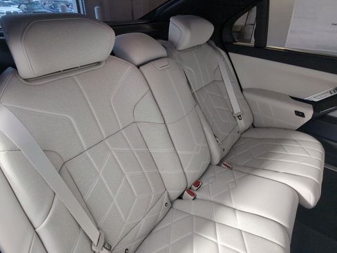 New 2025 BMW i7 eDrive50 w/ Premium Package image 31