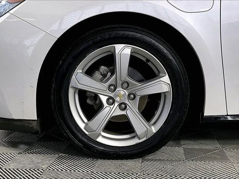 Used 2018 Chevrolet Volt LT w/ Comfort Package image 8