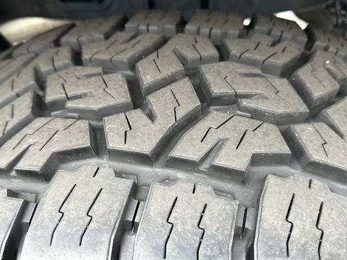 Used 2025 Jeep Gladiator Sport image 26