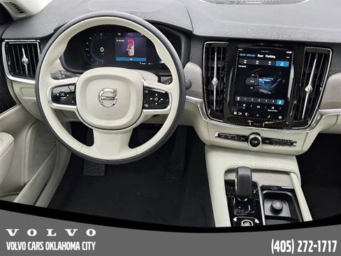 Used 2025 Volvo S90 B6 Plus image 23