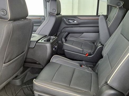 Used 2024 Chevrolet Suburban Premier image 27