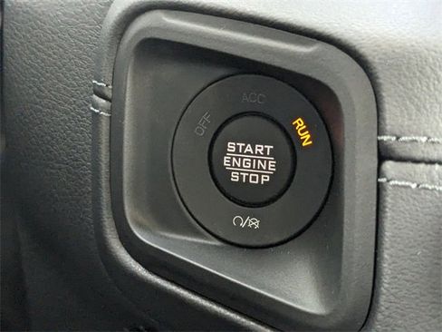 Used 2025 Jeep Wrangler Rubicon image 24