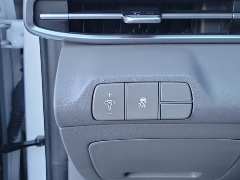 Certified 2025 Hyundai Elantra Sport image 16