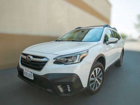 Used 2021 Subaru Outback Premium image 1