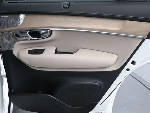 New 2026 Volvo XC90 B6 Ultra image 16