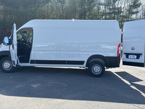 Used 2024 RAM ProMaster 2500 w/ Convenience Group FWD image 18