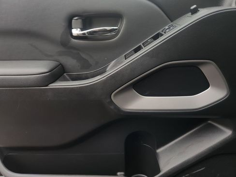 Used 2024 Nissan Frontier SV image 23