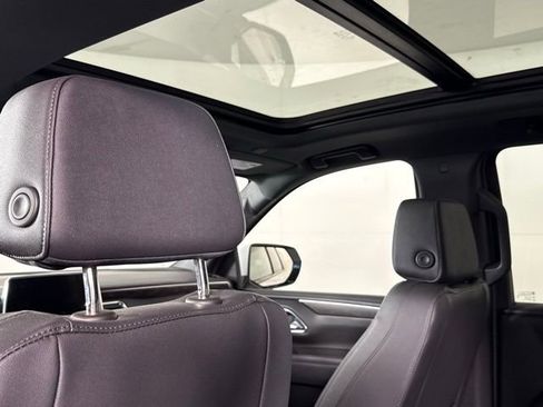 Used 2024 Chevrolet Suburban Z71 w/ Luxury Package image 23